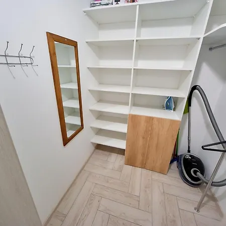 дзержинского 11. м. грушевка Apartment