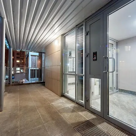 дзержинского 11. м. грушевка Apartment