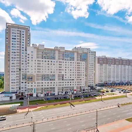 дзержинского 11. м. грушевка Apartment